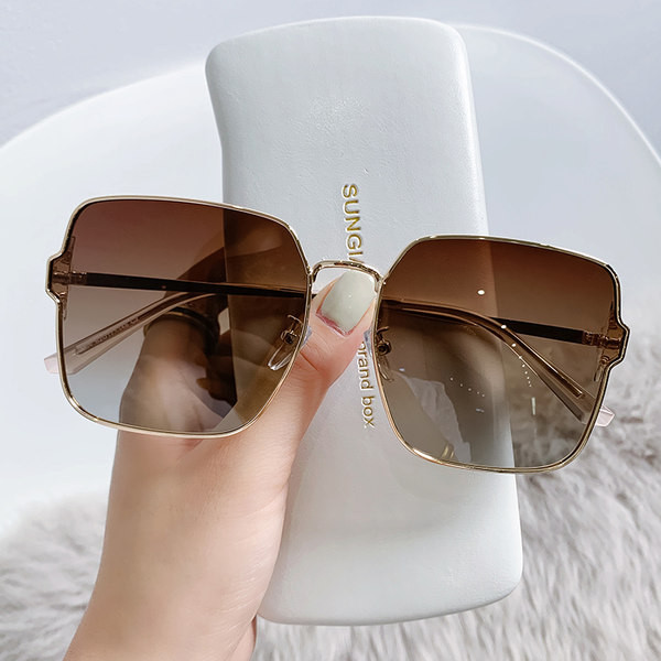 Tavalised metallraamiga päikeseprillid