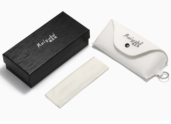 Ženske moderne naočale sa staklima u boji