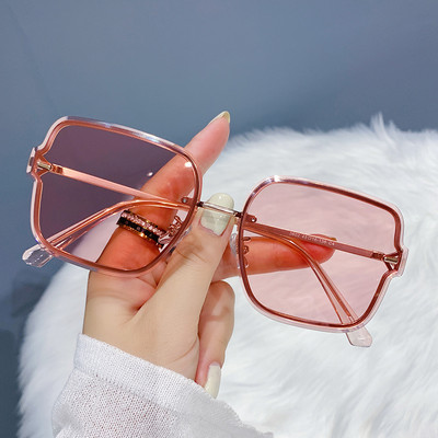 Κομψά τετράγωνα γυαλιά ηλίου για γυναίκες με προστασία UV