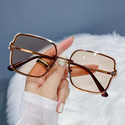 Κομψά τετράγωνα γυαλιά ηλίου για γυναίκες με προστασία UV