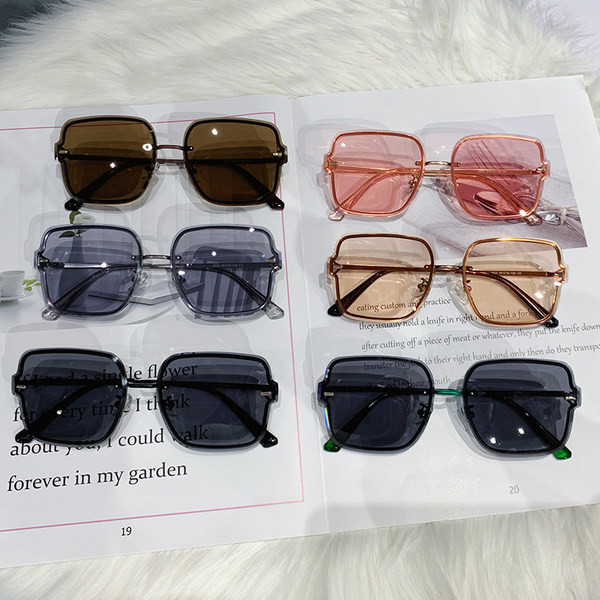 Κομψά τετράγωνα γυαλιά ηλίου για γυναίκες με προστασία UV