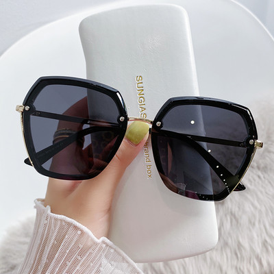 Uus UV-kaitse ja metallraamiga päikeseprillide mudel