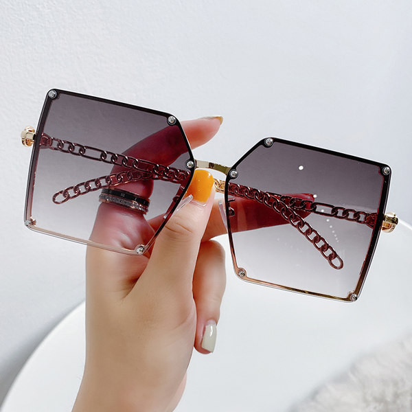 Mittestandardse raamiga naiste päikeseprillid