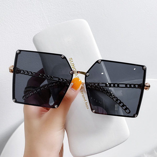 Mittestandardse raamiga naiste päikeseprillid