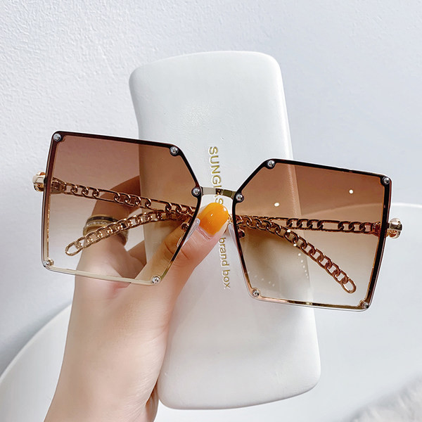 Mittestandardse raamiga naiste päikeseprillid