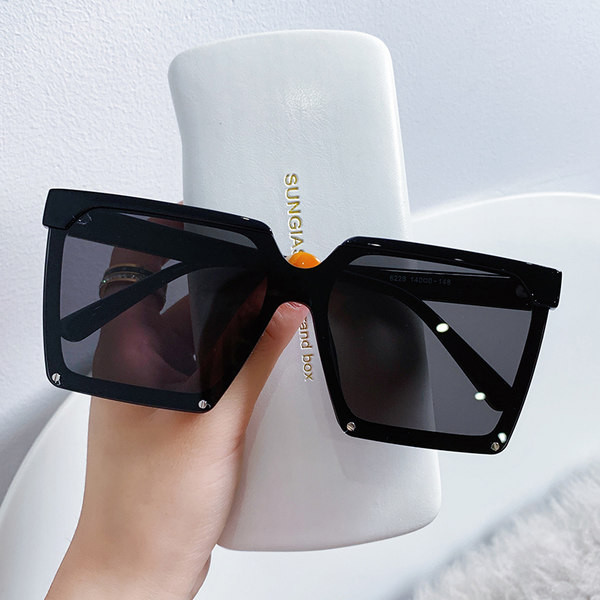 Moodsad UV-kaitsega prillid - naistele