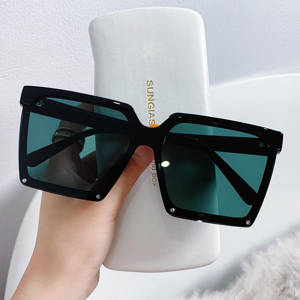 Moodsad UV-kaitsega prillid - naistele