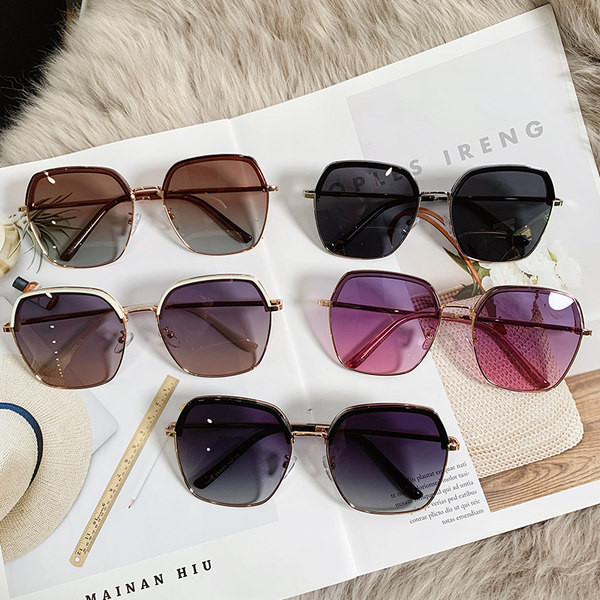 Naiste värviliste polariseeritud klaasidega päikeseprillid