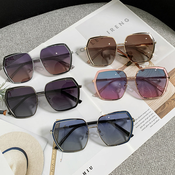 UV-kaitsega neljakandilised naiste prillid