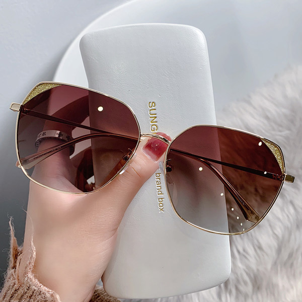 Dekoratiivkividega naiste prillid