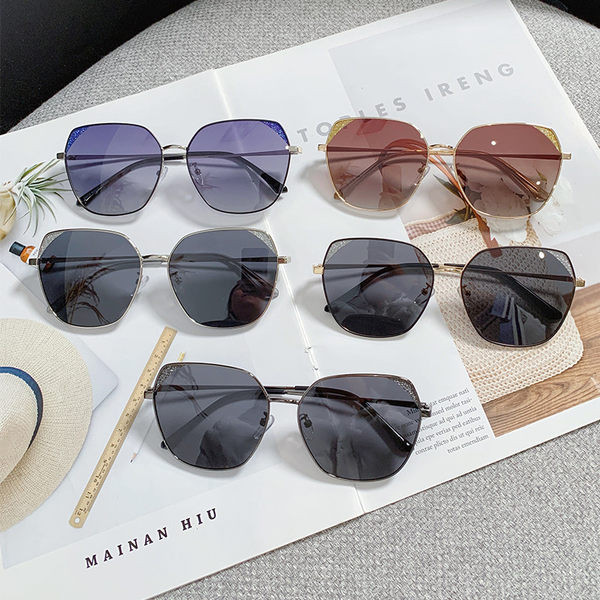 Dekoratiivkividega naiste prillid