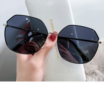 Ležerne ženske sunčane naočale s metalnim tankim okvirom