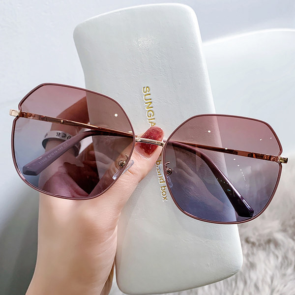 Ležerne ženske sunčane naočale s metalnim tankim okvirom