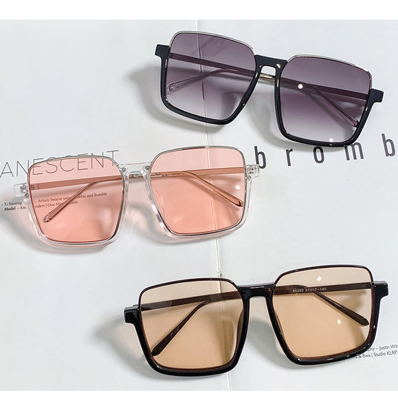 Kandilised õhukese raamiga ja värvilised prillid naistele