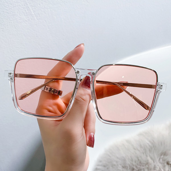 Kandilised õhukese raamiga ja värvilised prillid naistele