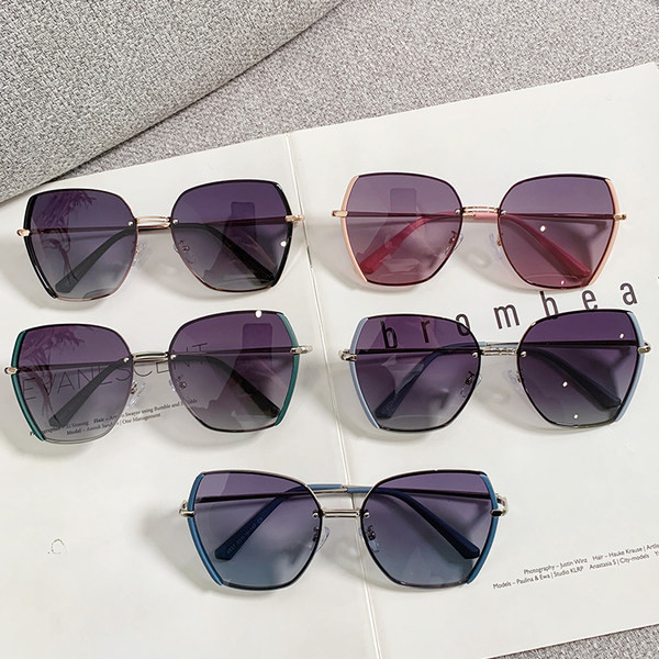 Ümmargused õhukeste raamidega prillid - naistele