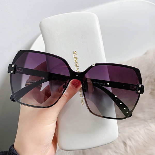 UV-kaitsega naiste päikeseprillid - ruudu kuju