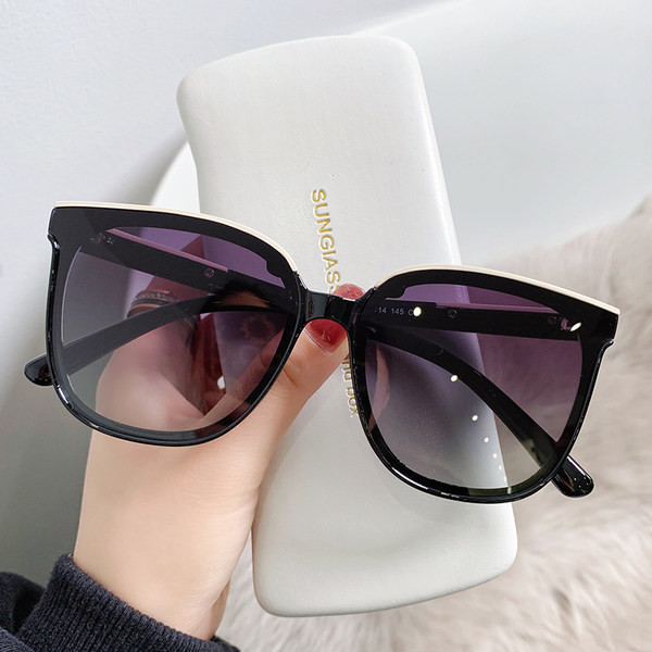 Polariseeritud klaasidega naiste päikeseprillid