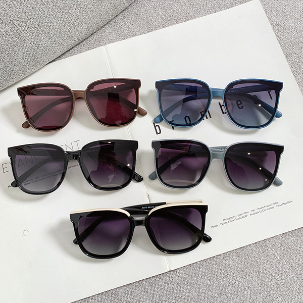 Polariseeritud klaasidega naiste päikeseprillid