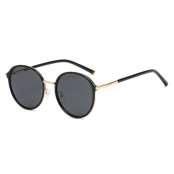 Õhukeste raamidega ja ümara kujuga naiste prillid