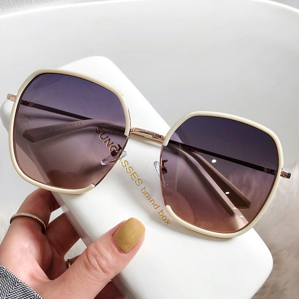 Polariseeritud päikeseprillid UV-kaitse ja õhukese raamiga