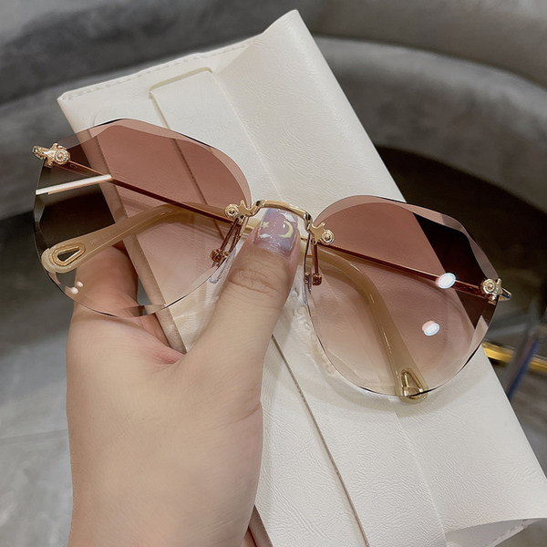 Naiste õhukeste raamidega ultraviolettprillid