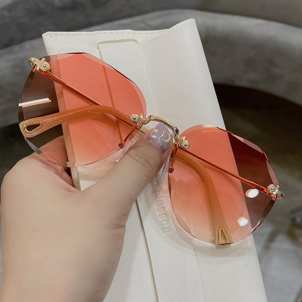 Naiste õhukeste raamidega ultraviolettprillid