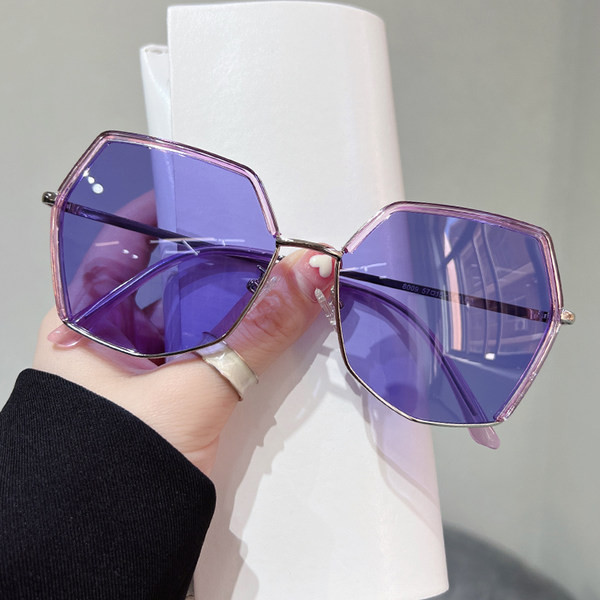 Metallraami ja UV-kaitsega vabaaja naiste päikeseprillid