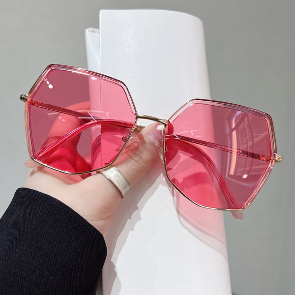 Metallraami ja UV-kaitsega vabaaja naiste päikeseprillid