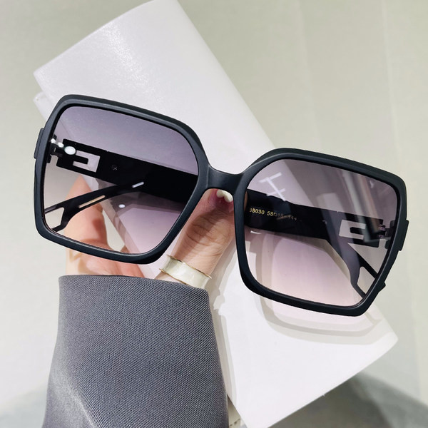 Naiste kandilised õhukeste raamidega ja UV-kaitsega prillid