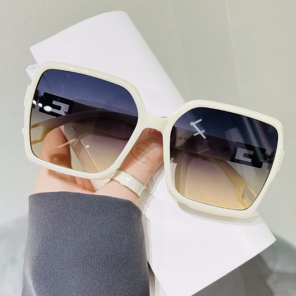 Naiste kandilised õhukeste raamidega ja UV-kaitsega prillid