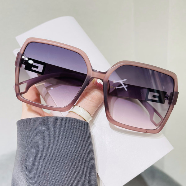 Naiste kandilised õhukeste raamidega ja UV-kaitsega prillid