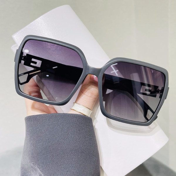 Naiste kandilised õhukeste raamidega ja UV-kaitsega prillid