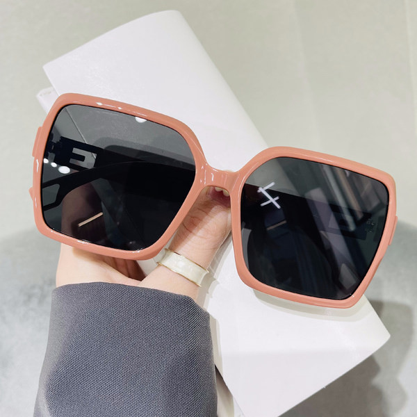 Naiste kandilised õhukeste raamidega ja UV-kaitsega prillid