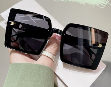 Μοντέρνα γυναικεία γυαλιά ηλίου με προστασία UV