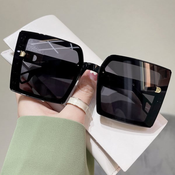 Μοντέρνα γυναικεία γυαλιά ηλίου με προστασία UV