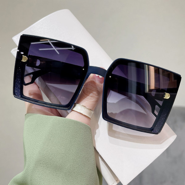 Μοντέρνα γυναικεία γυαλιά ηλίου με προστασία UV