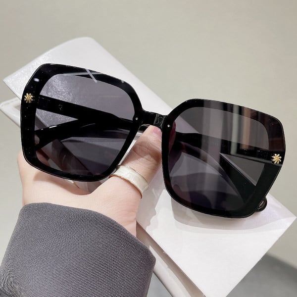 Νέο μοντέλο γυαλιά ηλίου  με προστασία UV