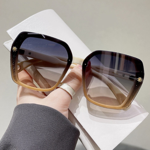 Νέο μοντέλο γυαλιά ηλίου  με προστασία UV