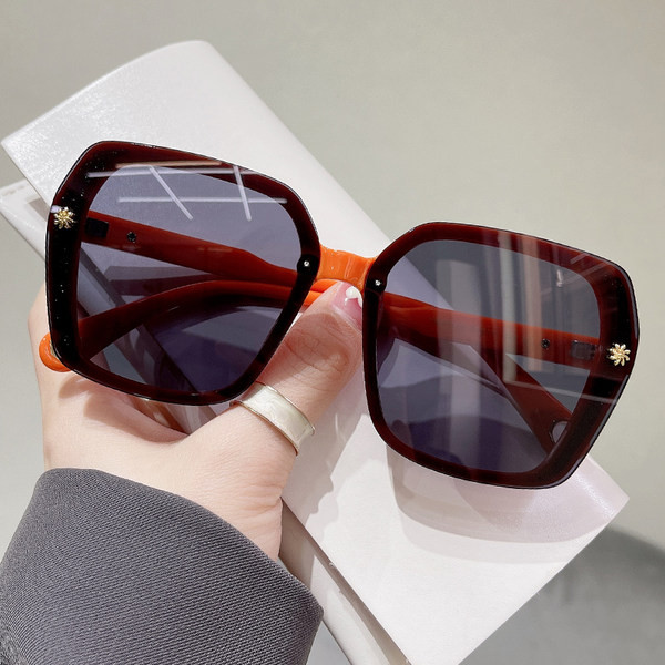 Νέο μοντέλο γυαλιά ηλίου  με προστασία UV