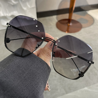 Uus õhukeste raamidega päikeseprillide mudel