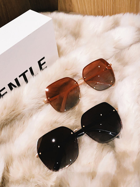 Moodsad polariseeritud klaasidega prillid