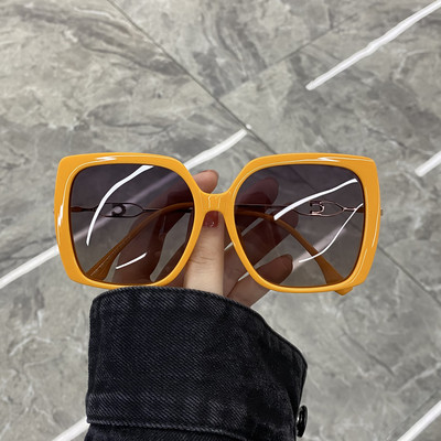 Naiste ruudukujulised päikeseprillid