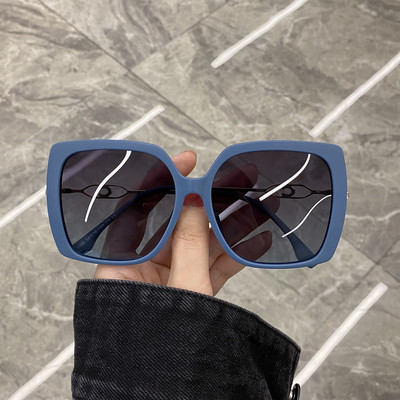 Naiste ruudukujulised päikeseprillid