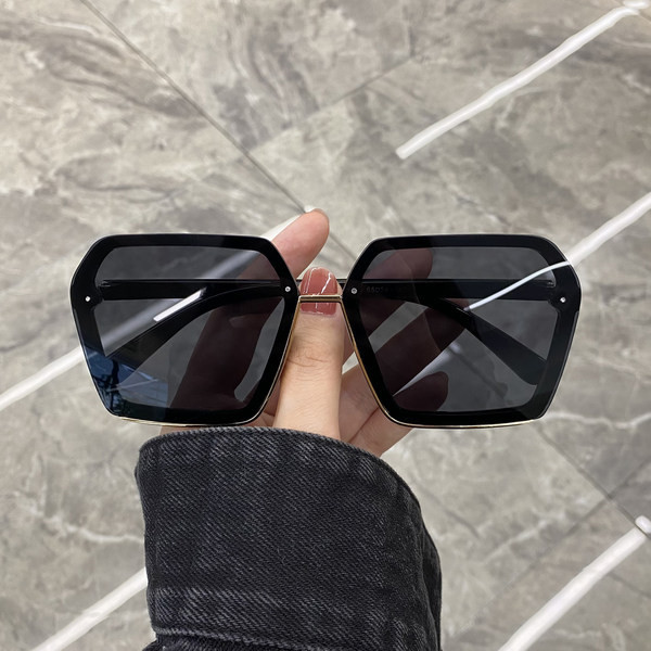 Polariseeritud klaasidega naiste päikeseprillid