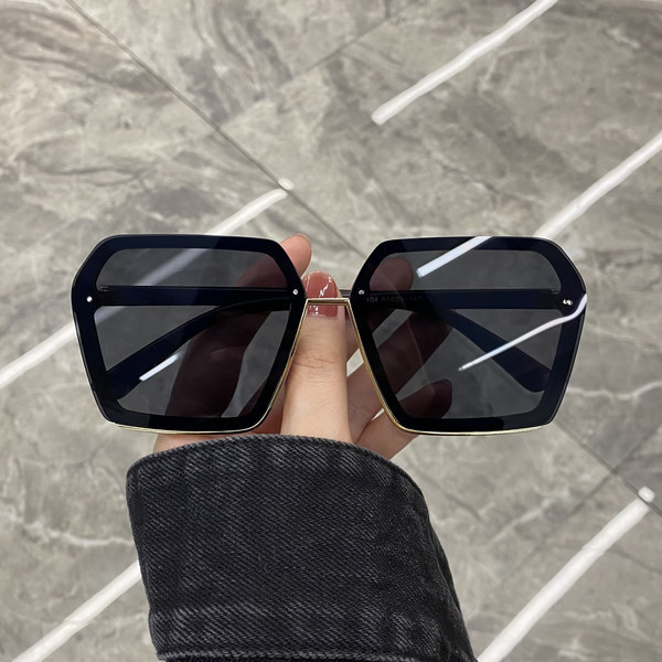 Polariseeritud klaasidega naiste päikeseprillid