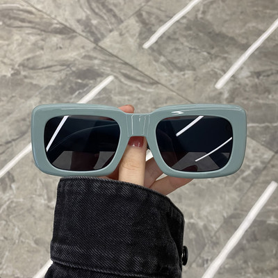 Moderne ženske naočale pravokutnog oblika