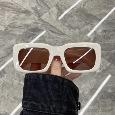 Moderne ženske naočale pravokutnog oblika