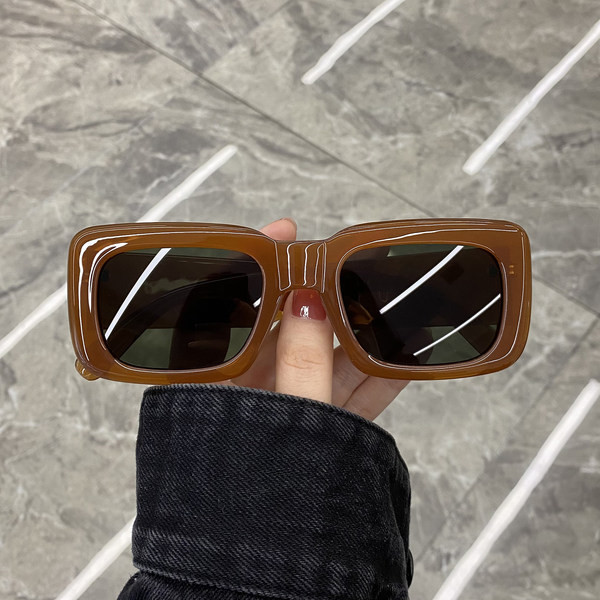 Moderne ženske naočale pravokutnog oblika