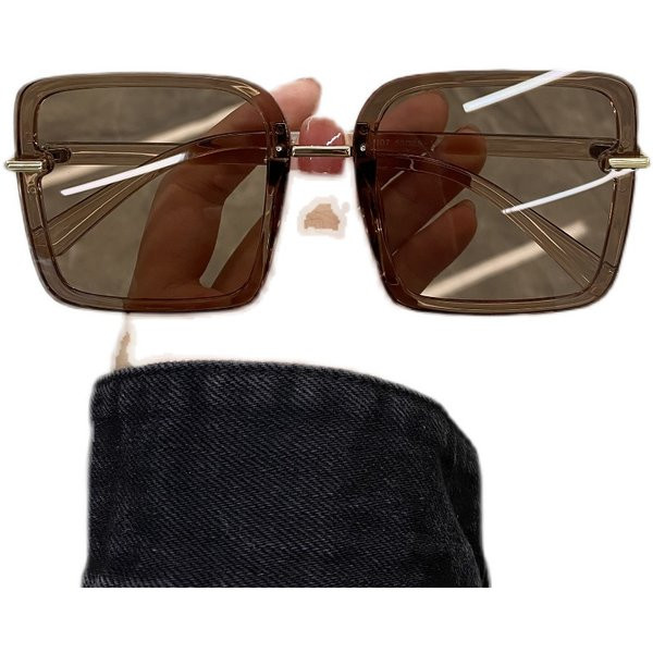 Modernūs akiniai nuo saulės su kvadrato forma ir plastikiniu rėmeliu